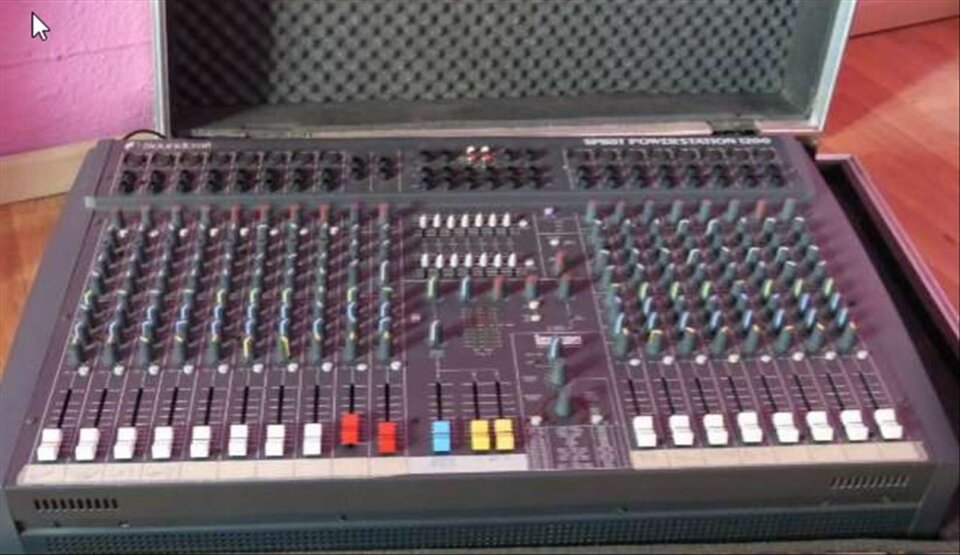 SOUNDCRAFT AUTOAMPLIFICADA 1200