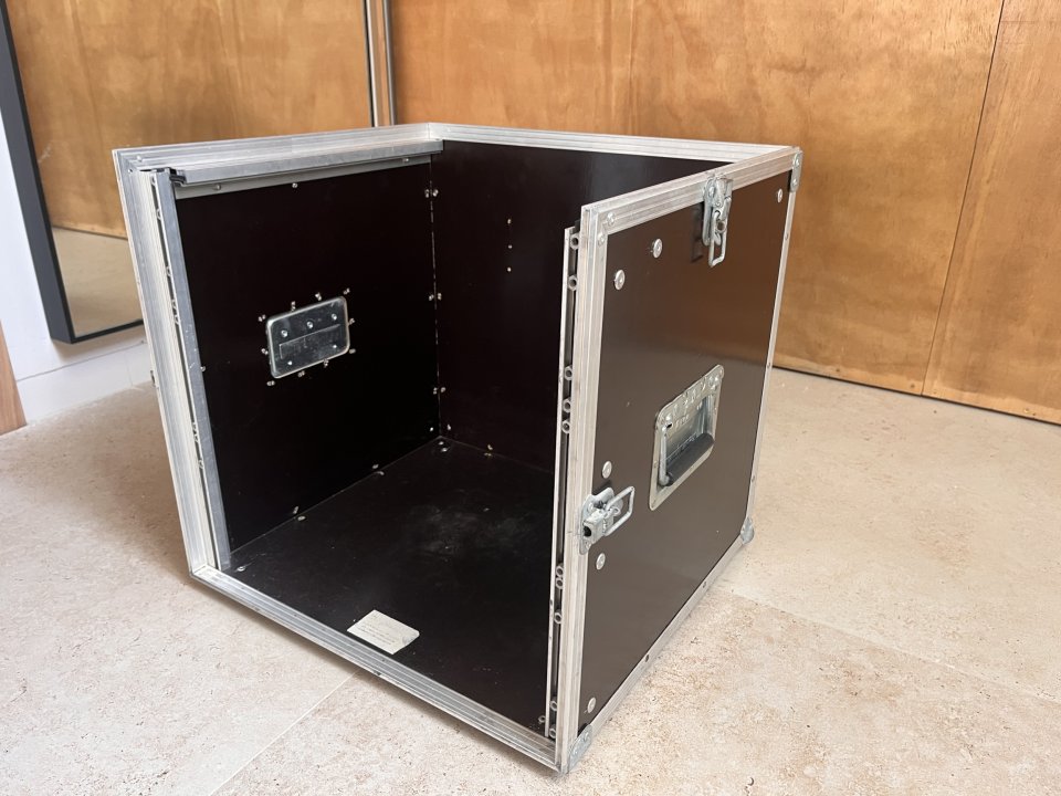 Rack 10U con apertura frontal y superior de segunda mano · Foto 4 de 5 · Cádiz · 145 €