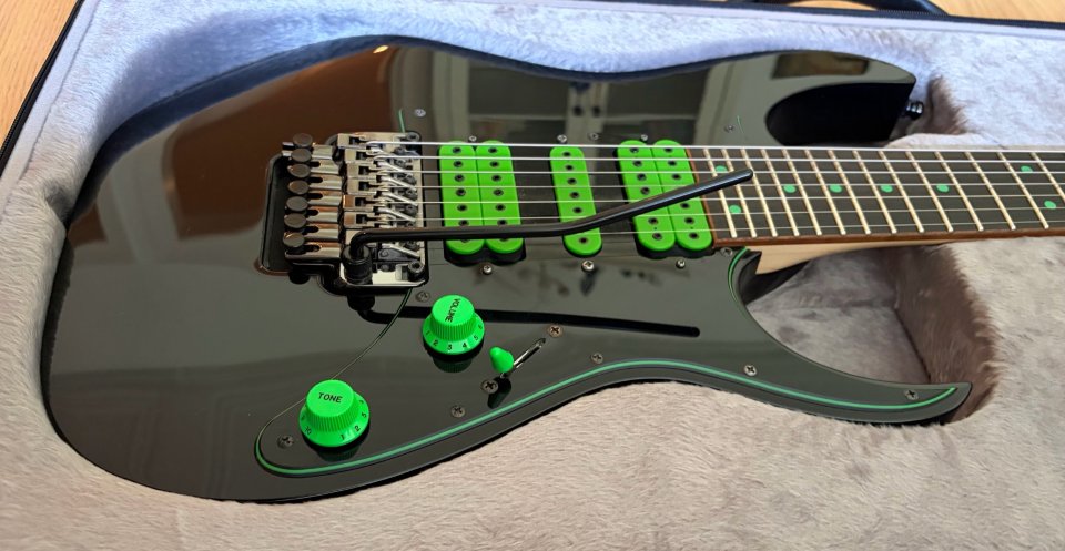 Ibanez Universe UV70P de segunda mano · Foto 4 de 9 · Barcelona · 995 €