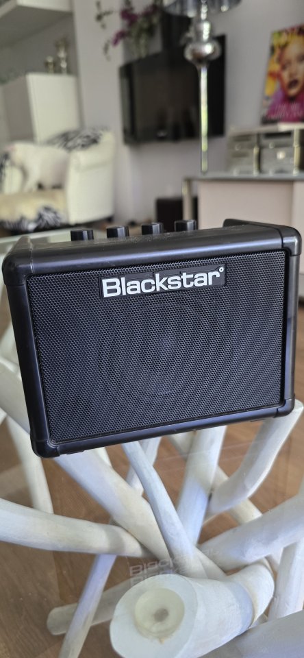 Mini Amplificador Guitarra Eléctrica Blackstar de segunda mano · Foto 1 de 9 · Madrid · 30 €
