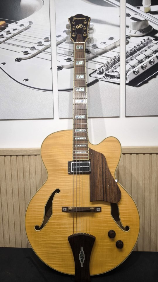 Ibanez AF 105F modificada y mejorada de segunda mano · Foto 1 de 2 · Madrid · 600 €