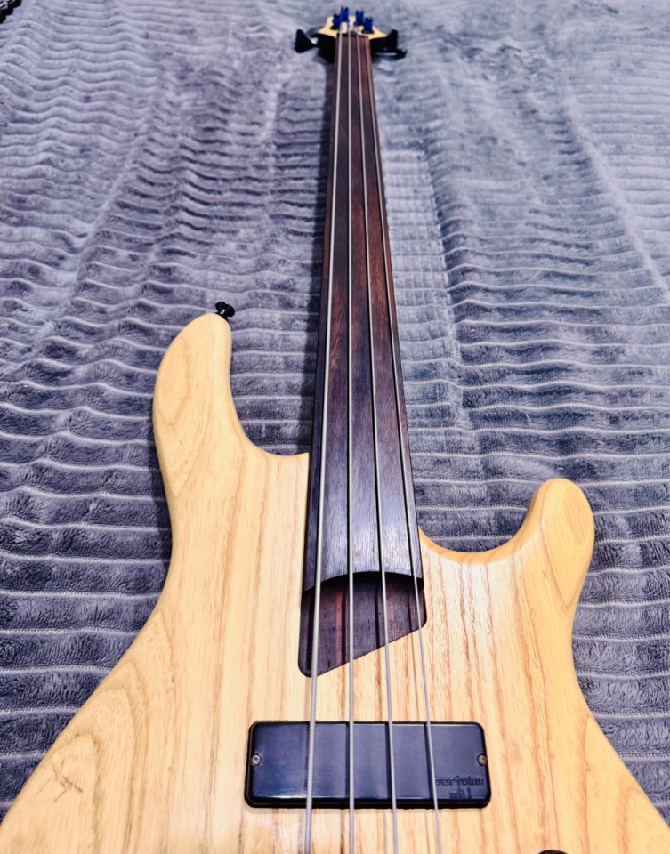 Cort B4 Plus Fretless AS Open Pore Natural de segunda mano · Foto 3 de 7 · SC Tenerife · 400 €