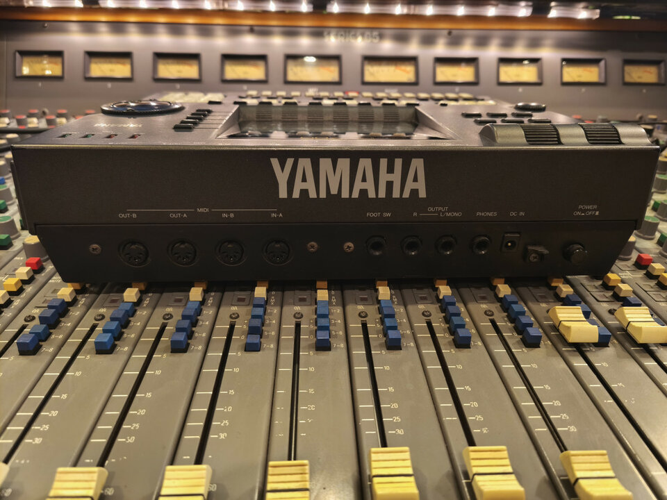 YAMAHA Secuenciador QY700