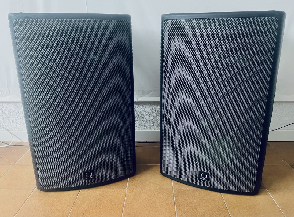 TURBOSOUND MILAN M15 de segunda mano · Foto 1 de 10 · Madrid · 600 €