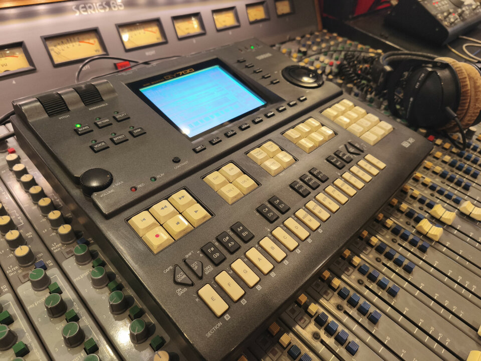 YAMAHA Secuenciador QY700