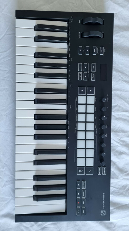 Teclado MIDI Launchkey 37 MK3 - Estado Impecable
