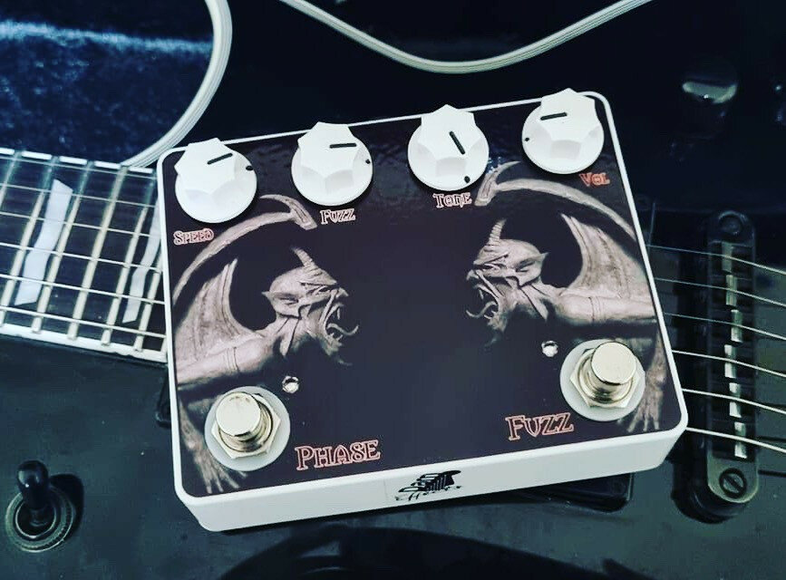 Dam effects: wah, Delay, Distorsión, Overdrive, Reverb, chorus, booster…