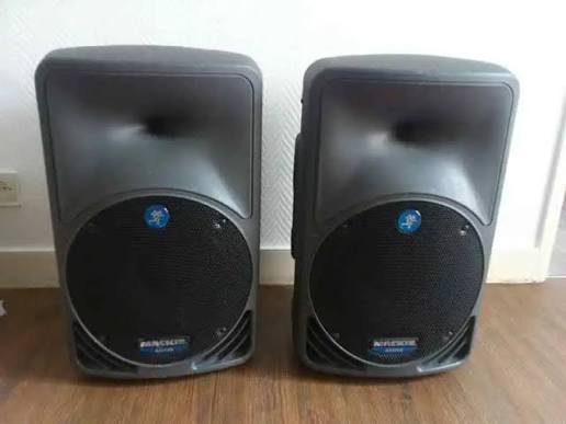 Mackie SRM350 V1 (PAREJA) de segunda mano · León · 500 €
