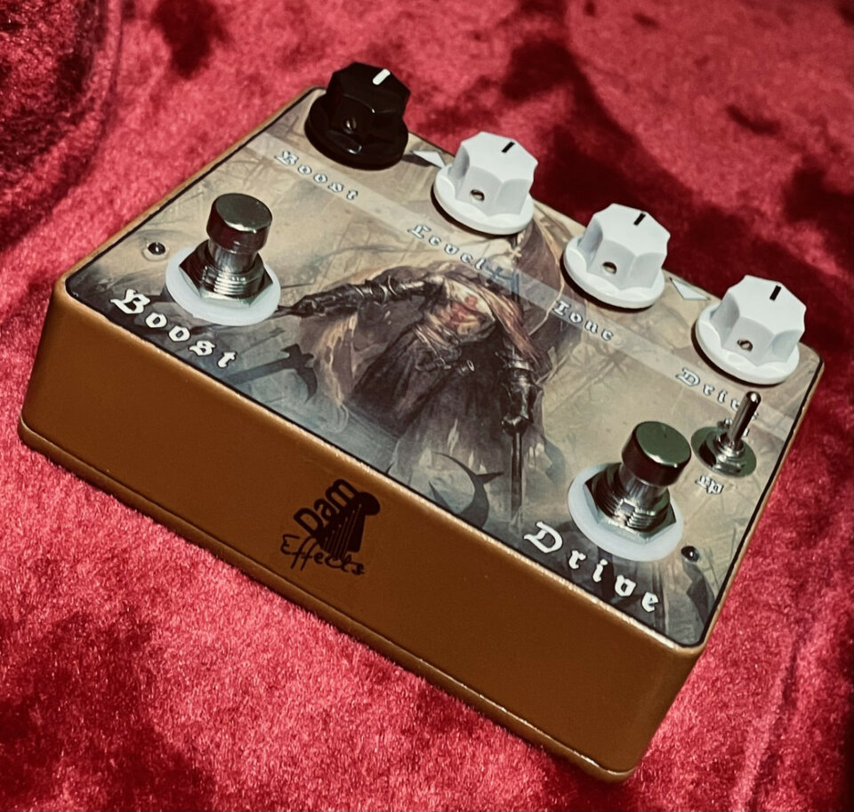 Dam effects: wah, Delay, Distorsión, Overdrive, Reverb, chorus, booster…