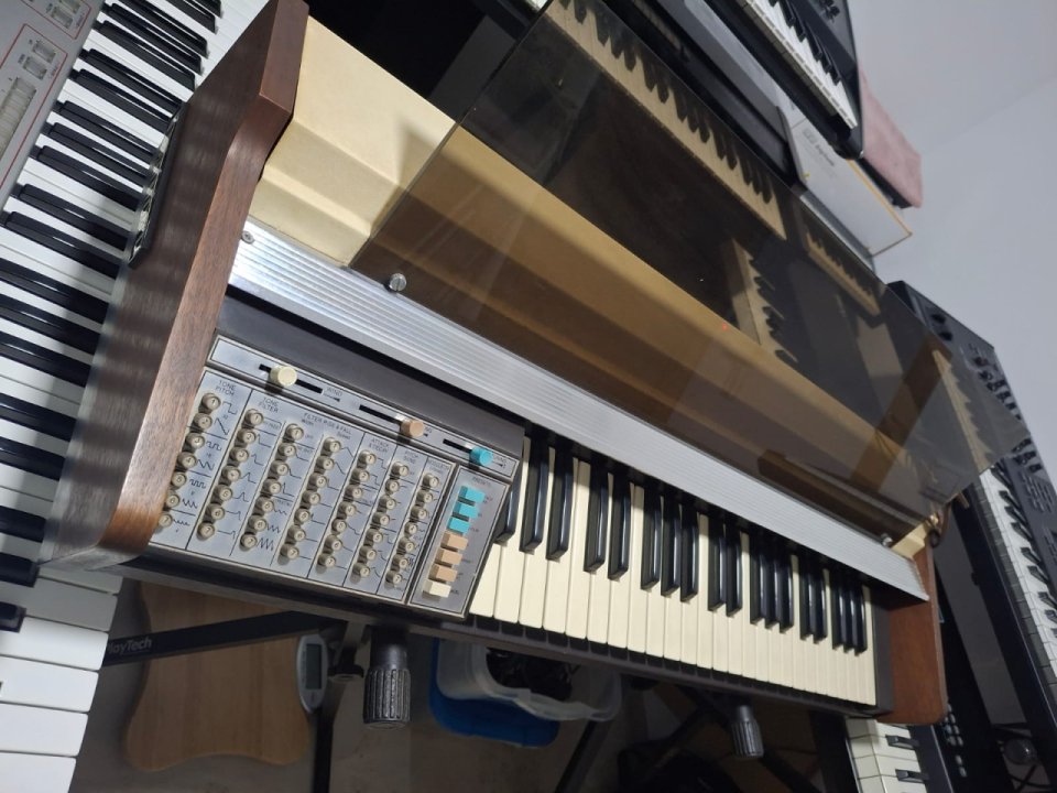 Sintetizador analógico vintage Hammond 102100 (Made in USA, 240V)