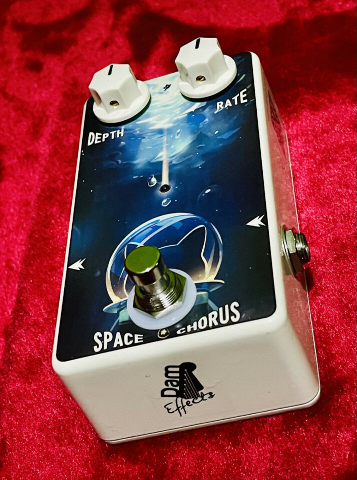 Dam effects: wah, Delay, Distorsión, Overdrive, Reverb, chorus, booster…