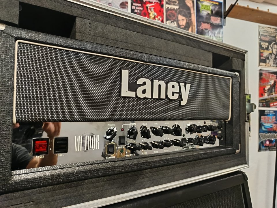 Amplificador Laney VH100R + Flight case y Footswitch extra