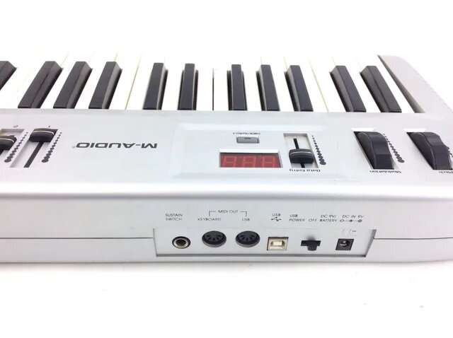 Teclado midi M Audio Radium 49