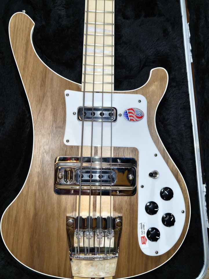 Rickenbacker 4003 Walnut 2026. Nuevo sin estrenar. de segunda mano · Foto 1 de 8 · Madrid · 2700 €