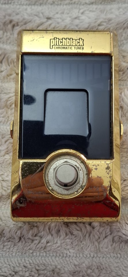 Korg Pitchblack PB-01 Edición Limitada Oro