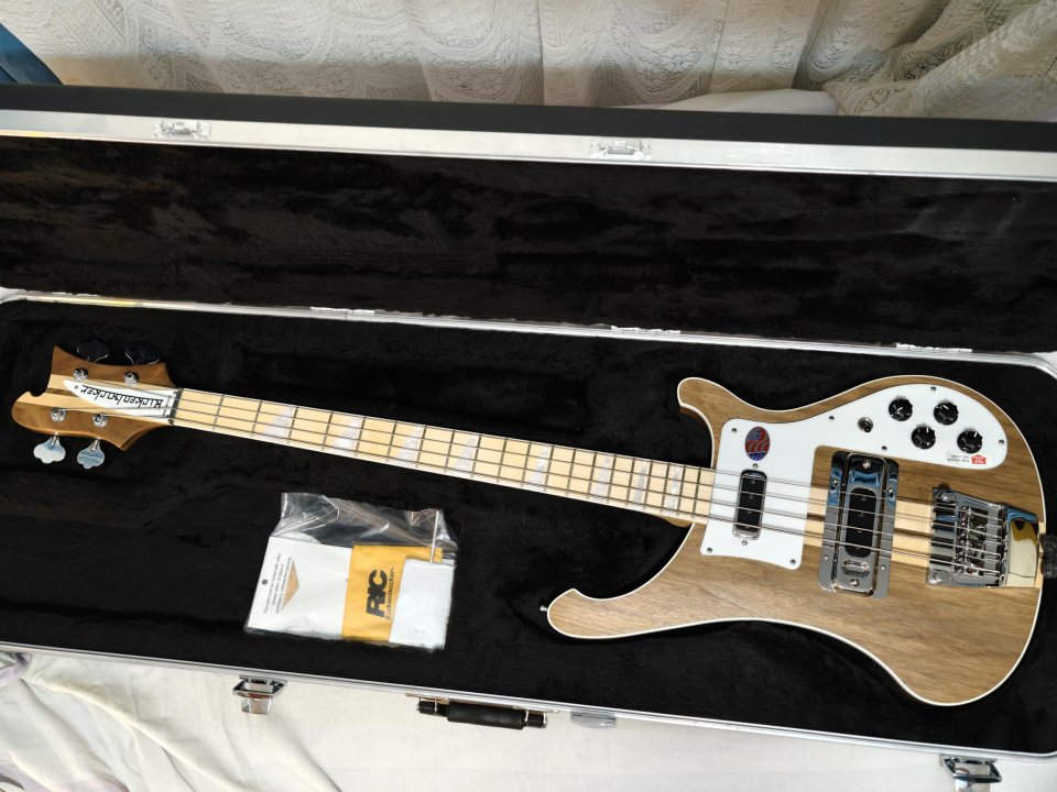 Rickenbacker 4003 Walnut 2026. Nuevo sin estrenar. de segunda mano · Foto 2 de 8 · Madrid · 2700 €