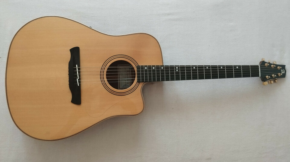 Guitarra acústica Alhambra W-3 con previo