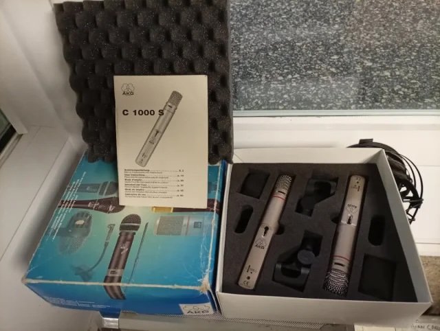 dos micrófonos AKG C1000S