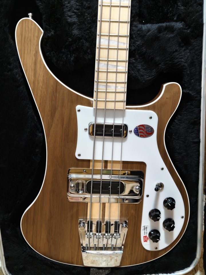 Rickenbacker 4003 Walnut 2026. Nuevo sin estrenar. de segunda mano · Foto 8 de 8 · Madrid · 2700 €