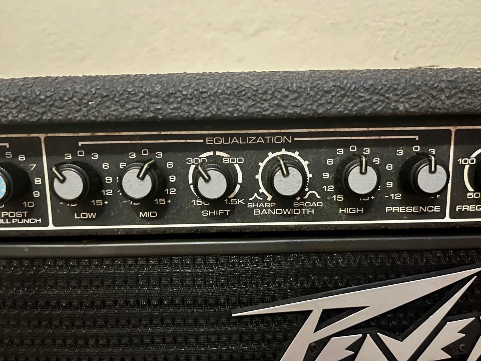 Peavey TNT 130 - Amplificador de bajo 130 W de segunda mano · Foto 5 de 9 · Gipuzkoa · 130 €