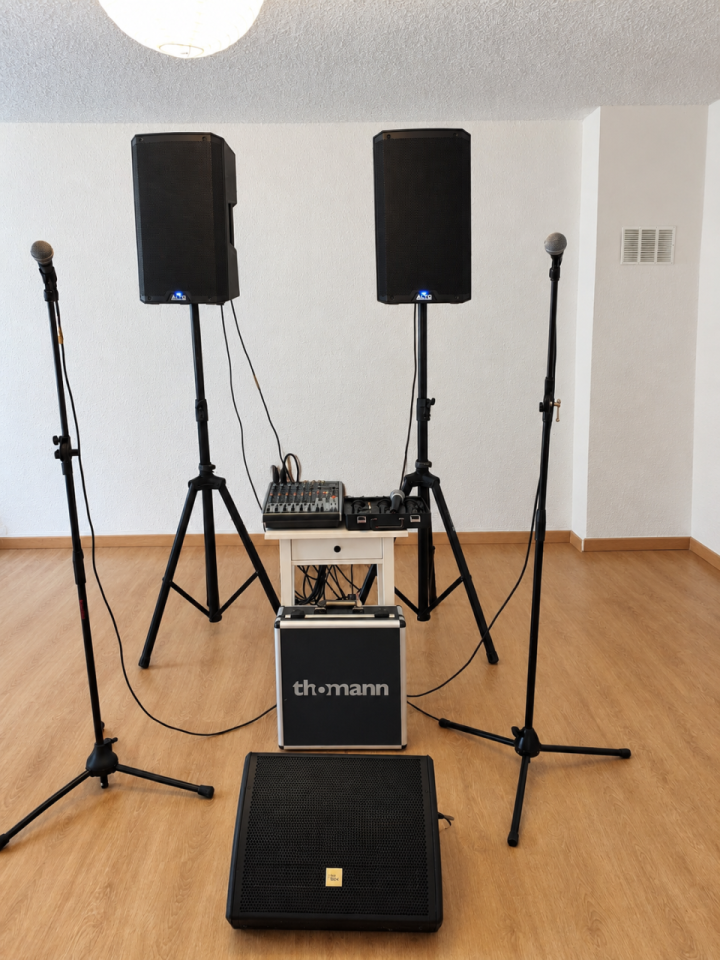 Equipo de Sonido Thomann 4500W pico. Perfecto estado de segunda mano · Foto 1 de 7 · Navarra · 800 €