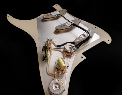 Reparación y ajuste de instrumentos, amplificadores y pedales (guitarra y bajo) de segunda mano · Foto 2 de 4 · Sevilla