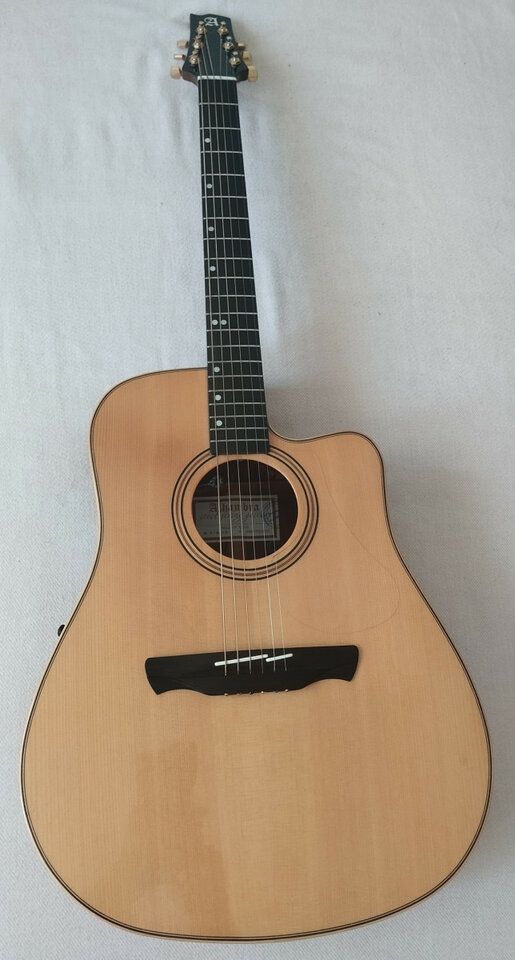 Guitarra acústica Alhambra W-3 con previo