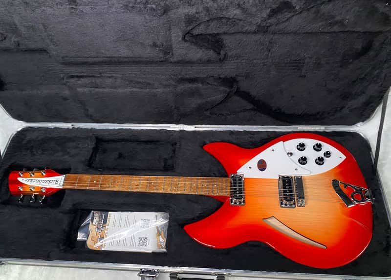 Rickenbacker 330 Fireglo 2026. Guitarra nueva aun sin estrenar. de segunda mano · Foto 1 de 6 · Madrid · 2299 €