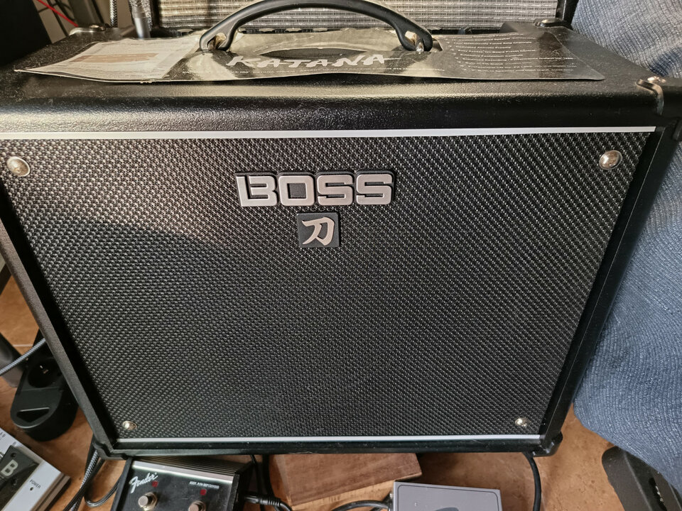 BOSS KATANA 50 MKI + pedal Boss FS6