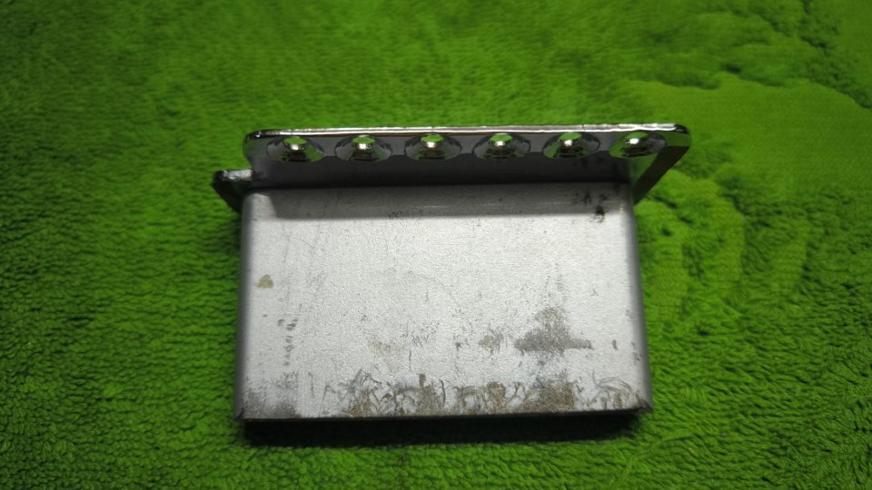 Puente con bloque de zinc Fender de segunda mano · Foto 1 de 3 · Madrid · 25 €