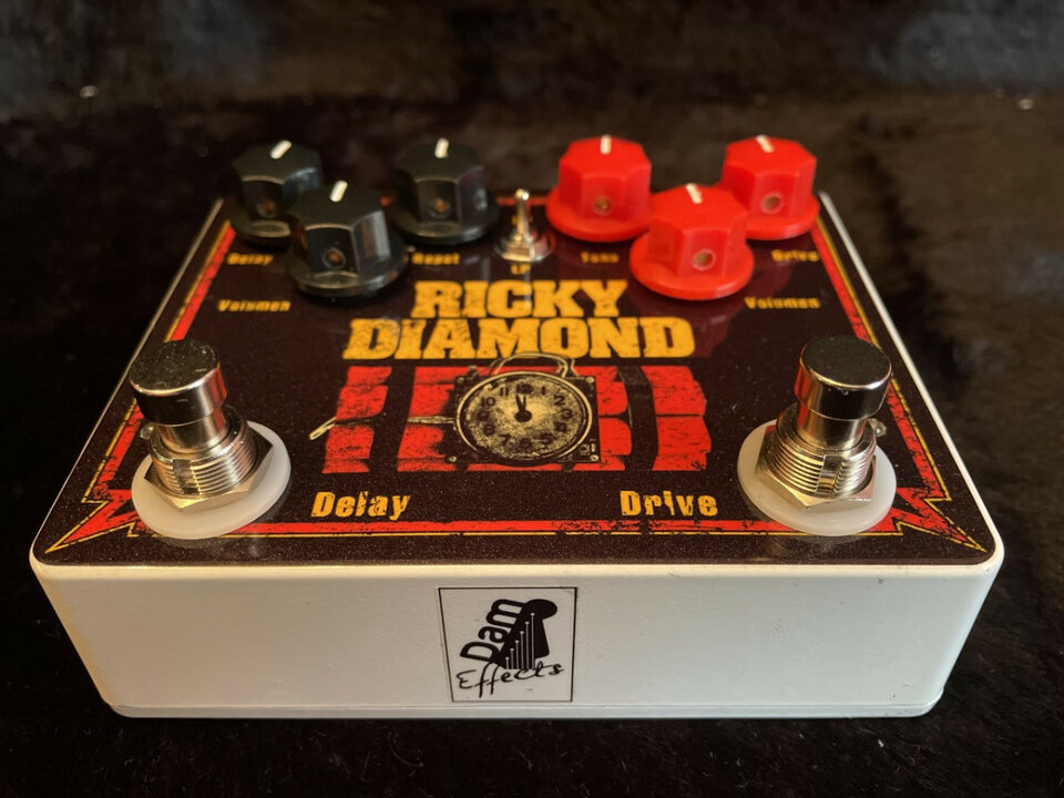 Dam effects: wah, Delay, Distorsión, Overdrive, Reverb, chorus, booster…