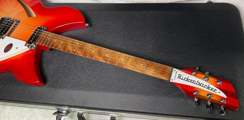 Rickenbacker 330 Fireglo 2026. Guitarra nueva aun sin estrenar. de segunda mano · Foto 3 de 6 · Madrid · 2299 €