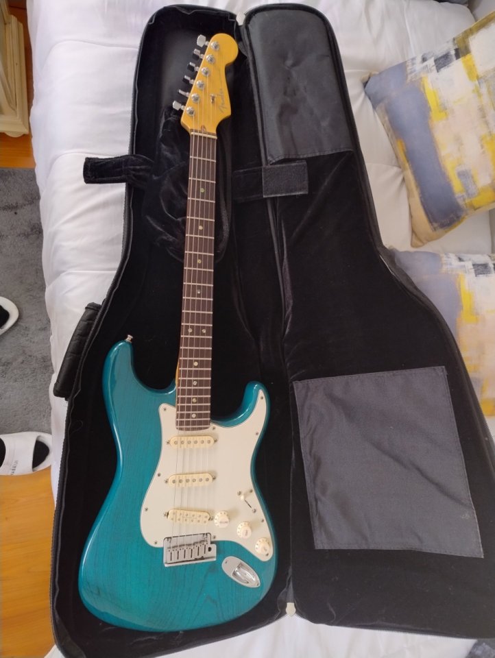 Fender stratocaster American de luxe teal green 2002 de segunda mano · Foto 1 de 8 · Madrid · 1450 €