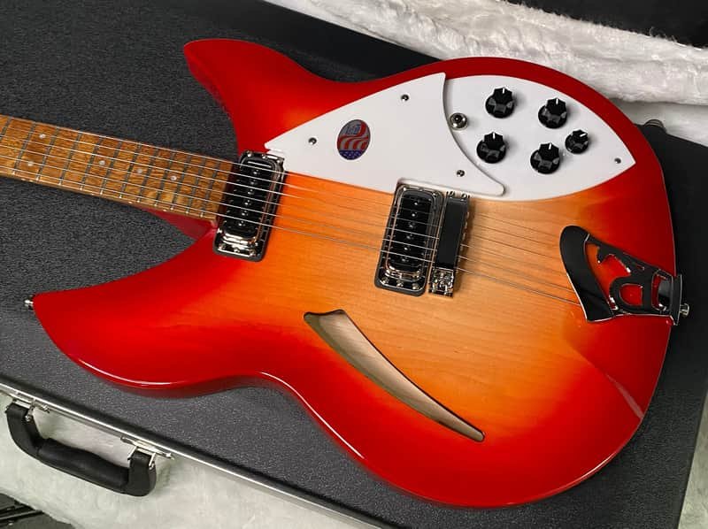 Rickenbacker 330 Fireglo 2026. Guitarra nueva aun sin estrenar. de segunda mano · Foto 4 de 6 · Madrid · 2299 €