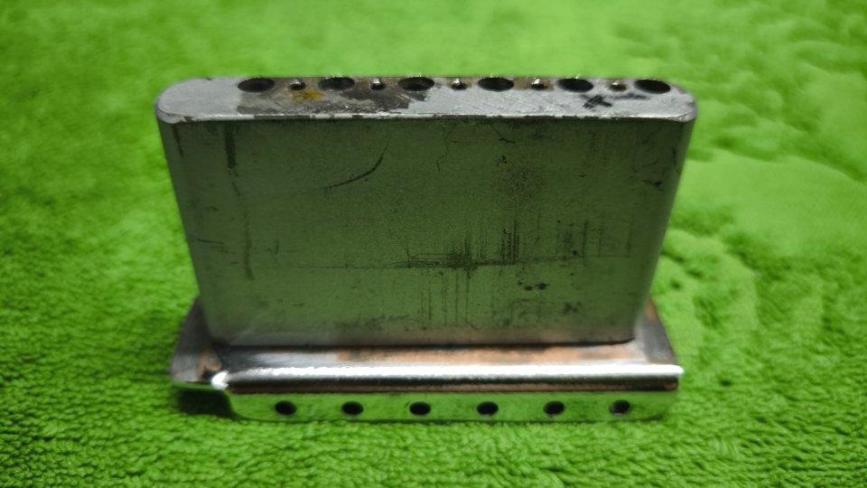 Puente con bloque de zinc Fender de segunda mano · Foto 3 de 3 · Madrid · 25 €