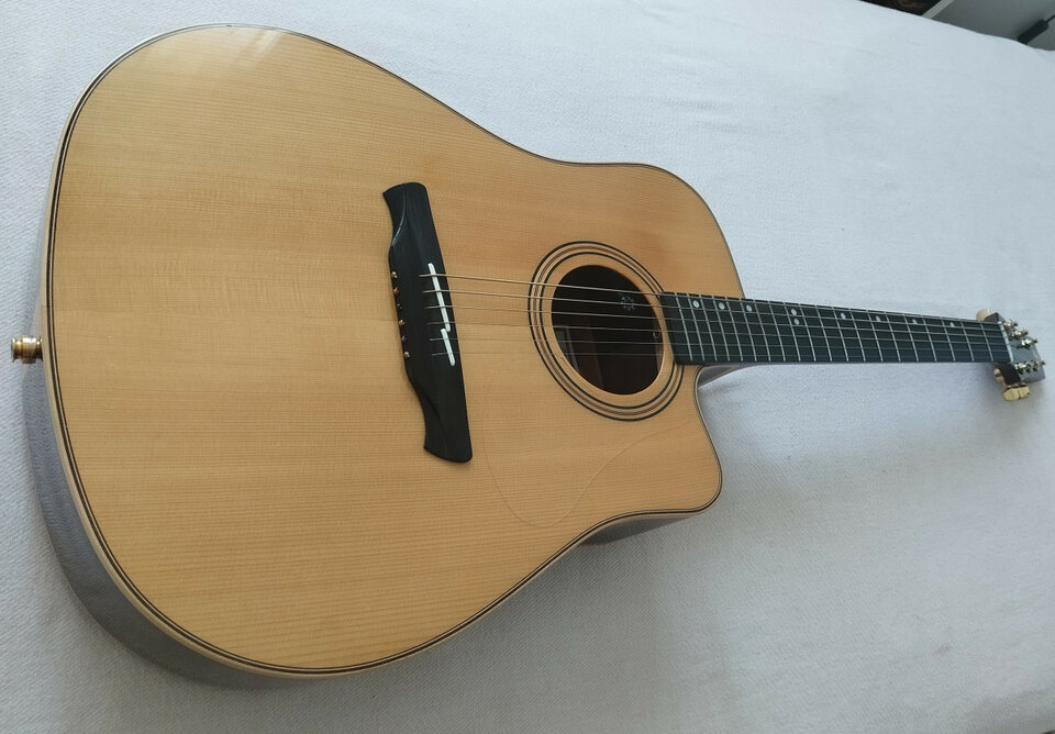 Guitarra acústica Alhambra W-3 con previo