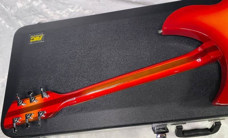 Rickenbacker 330 Fireglo 2026. Guitarra nueva aun sin estrenar. de segunda mano · Foto 6 de 6 · Madrid · 2299 €