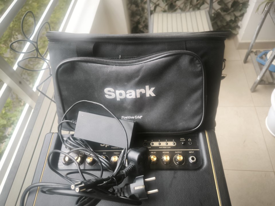 REBAJADO Positive Grid Spark excelente estado ¡Envío incluido! de segunda mano · Foto 2 de 3 · Murcia · 135 €