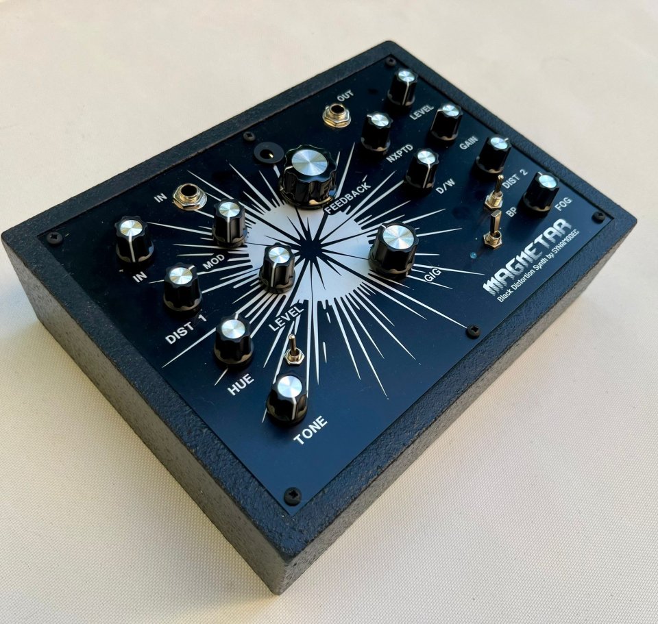 Magnetar, (Doble distorsion+delay) sintetizador de sobremesa de segunda mano · Foto 1 de 4 · Cádiz · 375 €