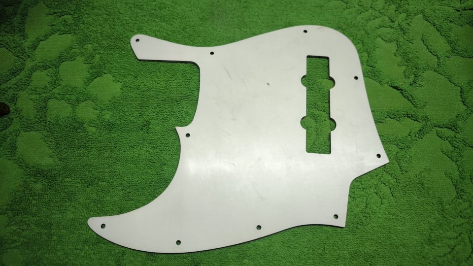 Golpeador y placa de Fender Jazz Bass de segunda mano · Foto 1 de 3 · Madrid · 20 €