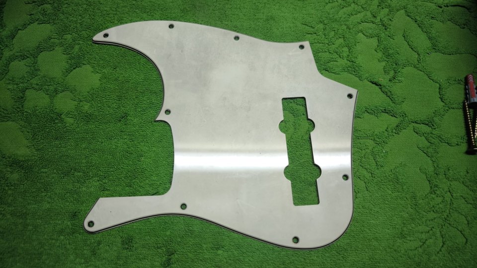 Golpeador y placa de Fender Jazz Bass de segunda mano · Foto 2 de 3 · Madrid · 20 €