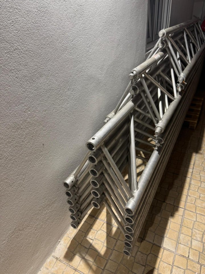 34 Metros de Truss triangular apilable de 40