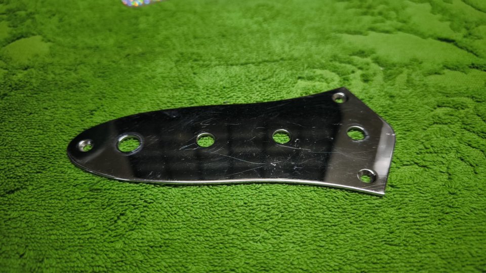Golpeador y placa de Fender Jazz Bass de segunda mano · Foto 3 de 3 · Madrid · 20 €