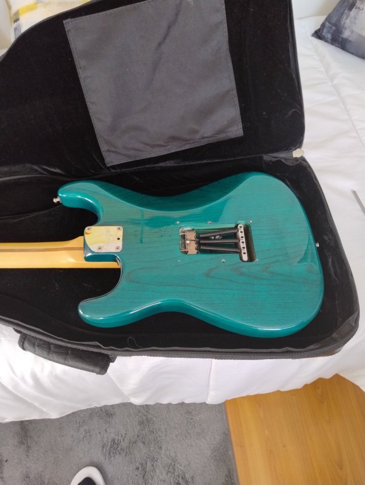 Fender stratocaster American de luxe teal green 2002 de segunda mano · Foto 7 de 8 · Madrid · 1450 €