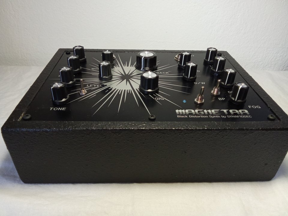 Magnetar, (Doble distorsion+delay) sintetizador de sobremesa de segunda mano · Foto 4 de 4 · Cádiz · 375 €