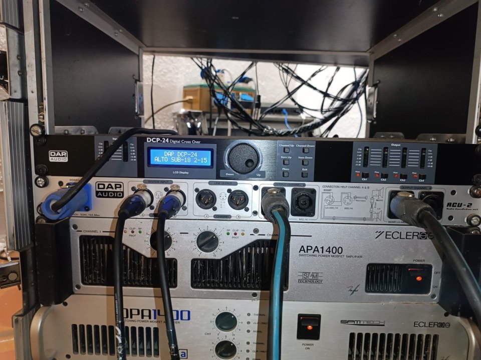 Sistema PA completo Alto professional + Ecler 2 subs 2 tops etapas y crossover de segunda mano · Foto 6 de 6 · Girona · 1500 €