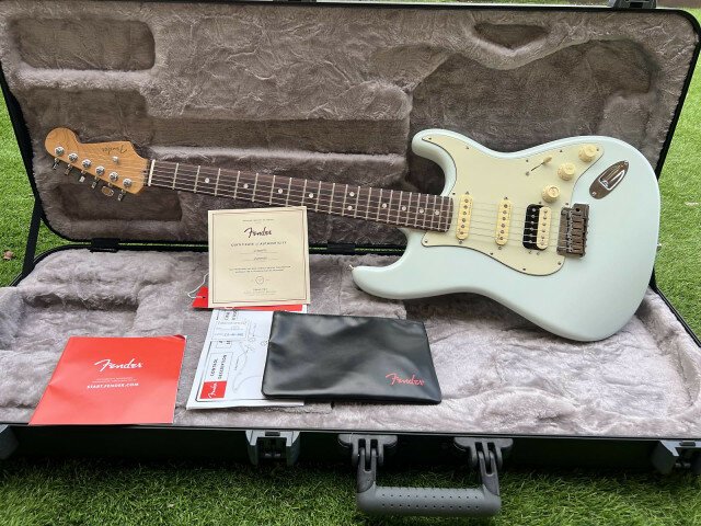 Fender American Ultra Stratocaster HSS Sonic Blue Limited Edition