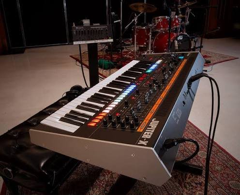 Roland Jupiter x (CON GARANTIA)
