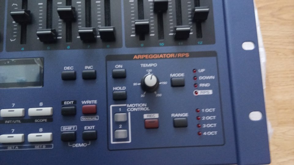 Sintetizador ROLAND JP-8080 Impecable.