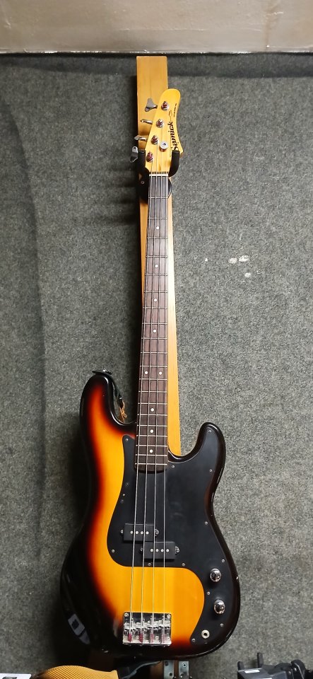 bajo samick precision